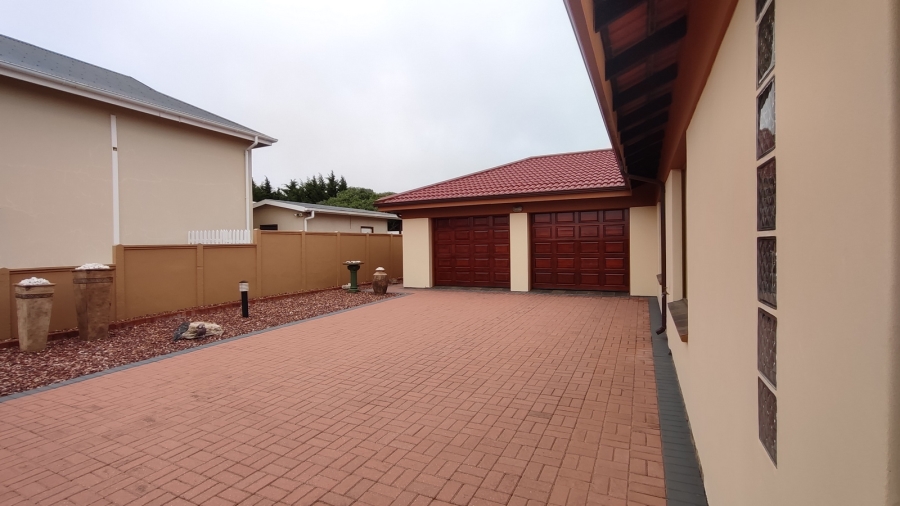 3 Bedroom Property for Sale in Stilbaai Wes Western Cape